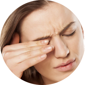 واریس زیر چشم چیست و چگونه میتوان آن را از بین برد؟ 8 کاهش مالش چشم